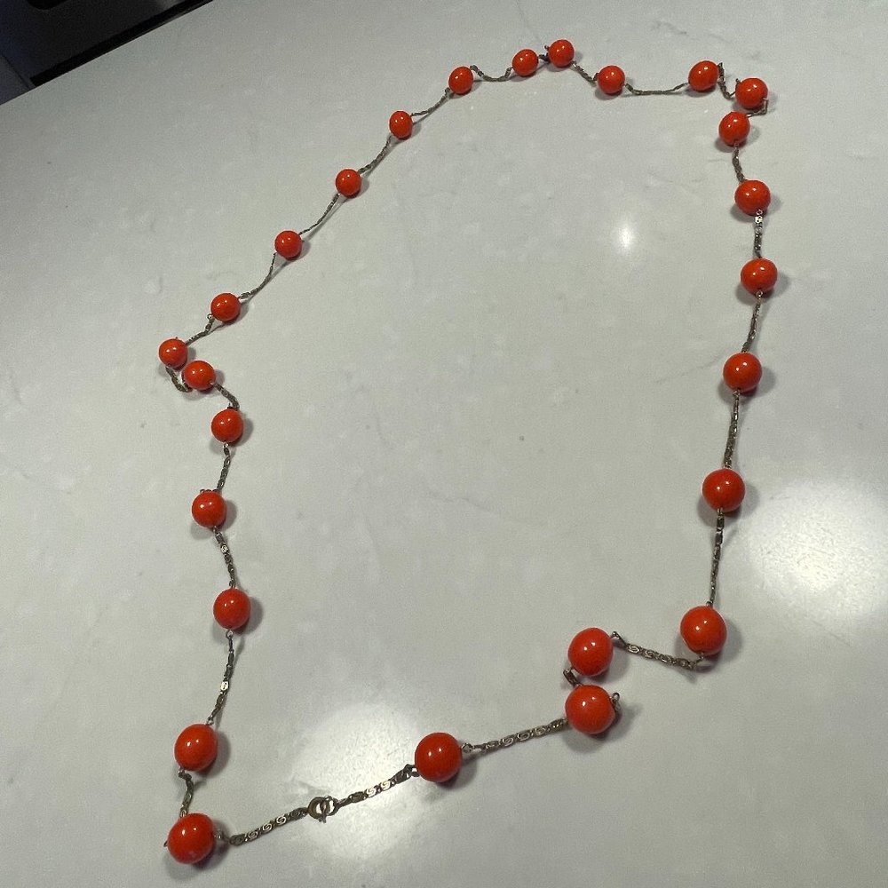 Vintage Bakelite Single Strand necklace